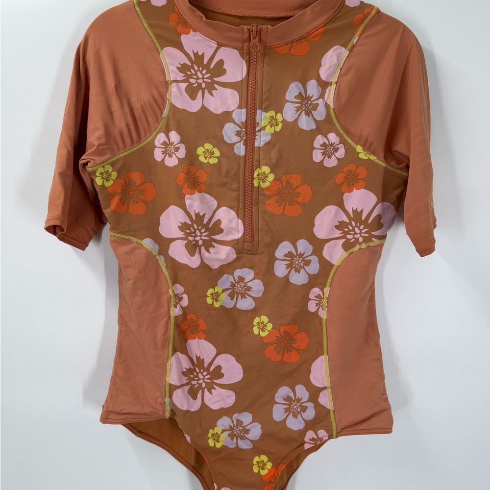 Roxy X Kate Bosworth short-sleeve rash guard one-piece swim suit | Medium